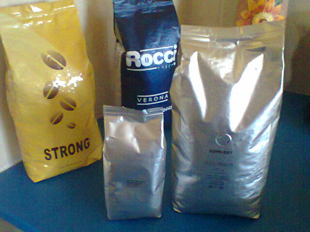  Cafe En Grain - café cacao thé je peux offrir grains de café ou de café moulu dans l'un des emblagem 250, 500, 1000 g.--bonne qualité la composition peut etre commo vous voulez..--existe la possibilite de imprimier vote nom el le sac.--interesse parlez avc moi.