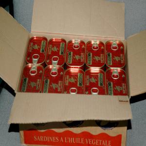  Conserves Sardines Origine Maroc - poissons conditionne en moins de 5 heures apres la peche,  a huile de soja pure (sans eau)riche en omega3,  3 pieces minimum par boite,  poids net 125g et poids egoute 90g minimum. 