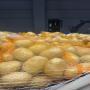 oignons blancs et pommes de terre très propre